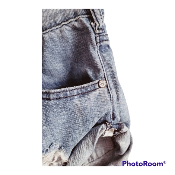 🌟 HOST PICK 🌟 One by OneTeaspoon Bandits Relaxed Fit Jeans Shorts - Picture 4 of 9